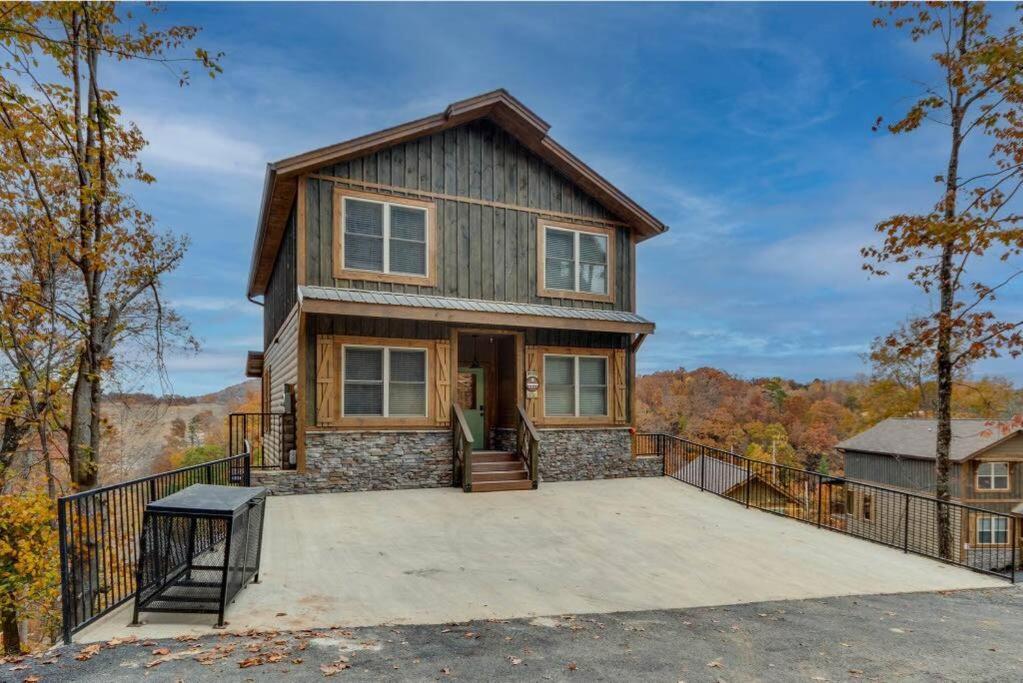 Blue Moon Ridge: Brand New Cabin! 5 Bedrooms, Pool/Hot Tub, Theatre Pigeon Forge Exteriör bild