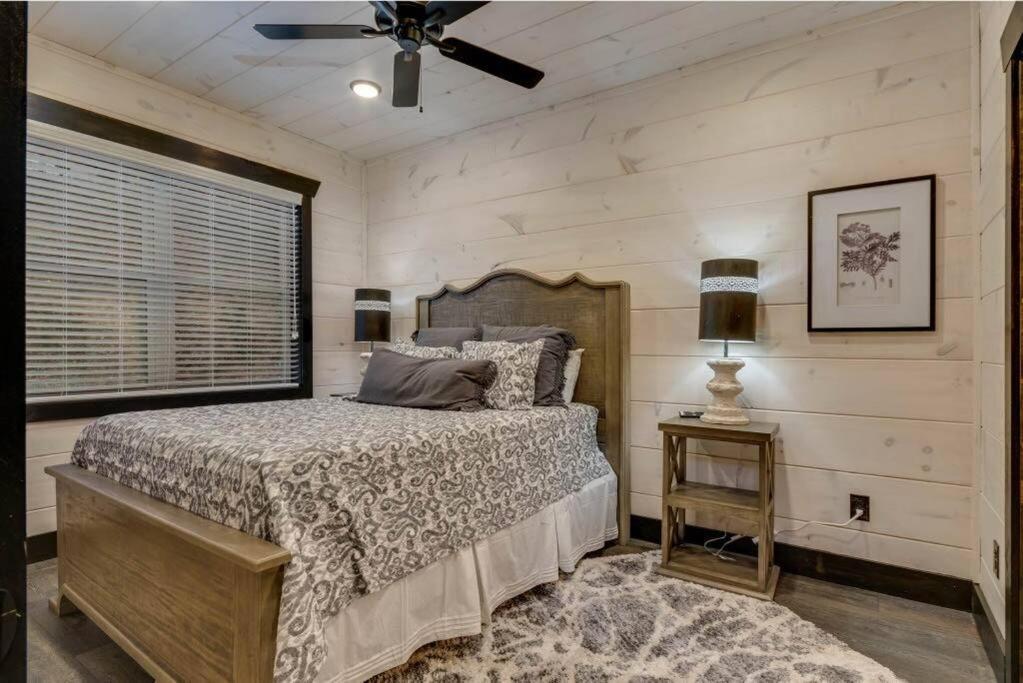 Blue Moon Ridge: Brand New Cabin! 5 Bedrooms, Pool/Hot Tub, Theatre Pigeon Forge Exteriör bild