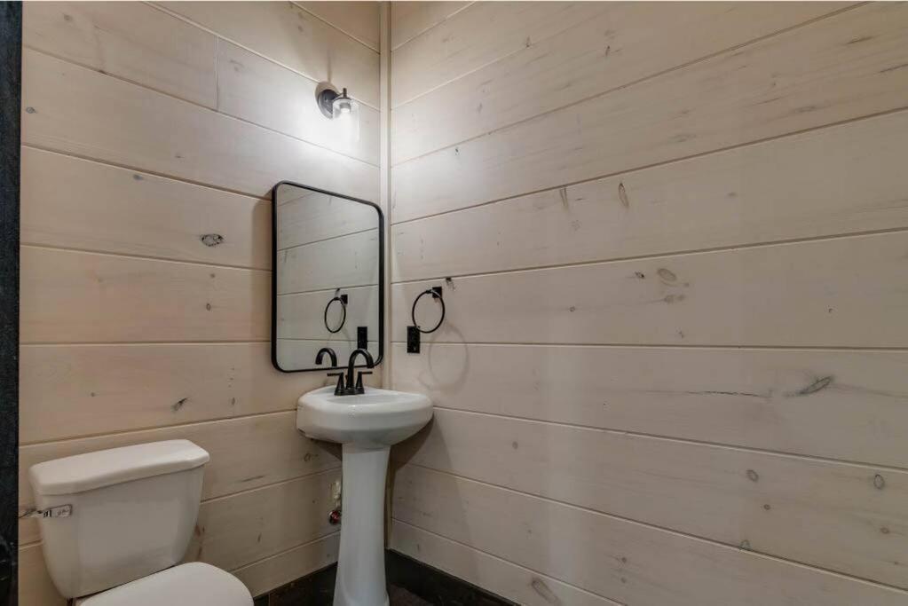 Blue Moon Ridge: Brand New Cabin! 5 Bedrooms, Pool/Hot Tub, Theatre Pigeon Forge Exteriör bild