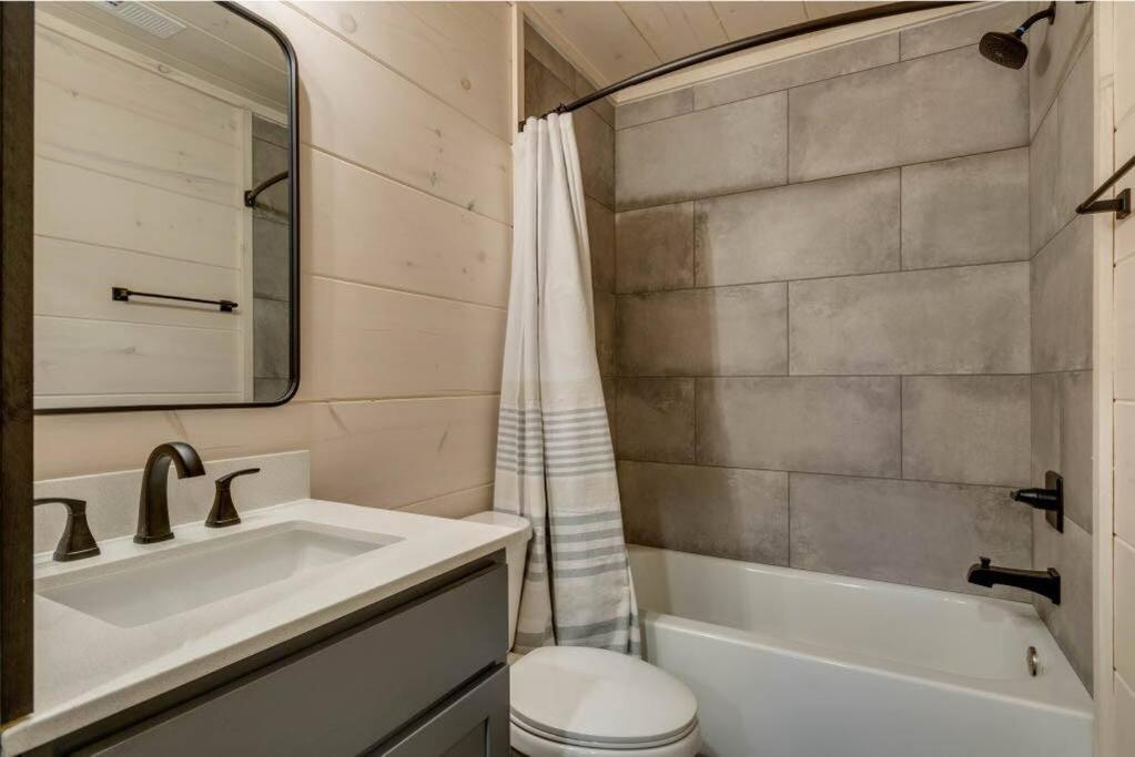 Blue Moon Ridge: Brand New Cabin! 5 Bedrooms, Pool/Hot Tub, Theatre Pigeon Forge Exteriör bild