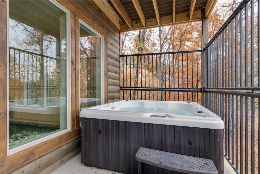Blue Moon Ridge: Brand New Cabin! 5 Bedrooms, Pool/Hot Tub, Theatre Pigeon Forge Exteriör bild